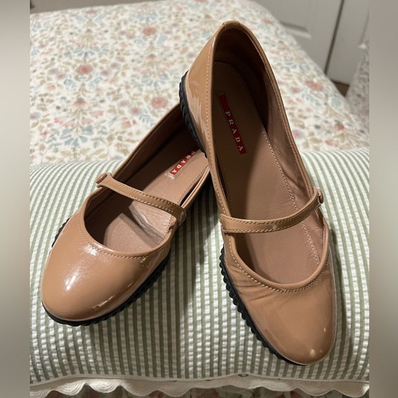 PRADA MARY JANE PATENT BEIGE LEATHER FLATS SIZE 36.5 EU / 6.5 US - Picture 3 of 11